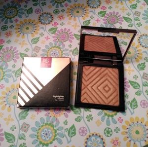Makeup Geek Copper Gold Highlighter in Sunlight